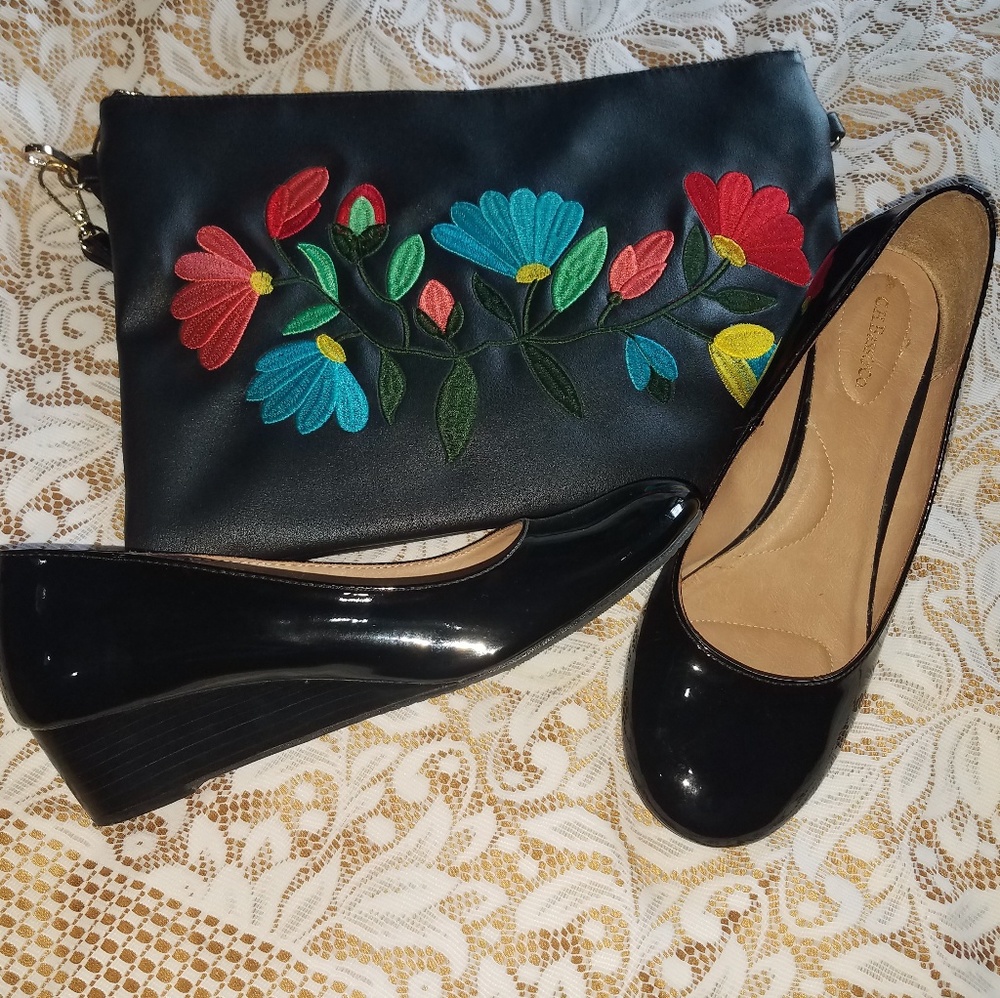 G.H. Bass & Co. Black wedges sz 9